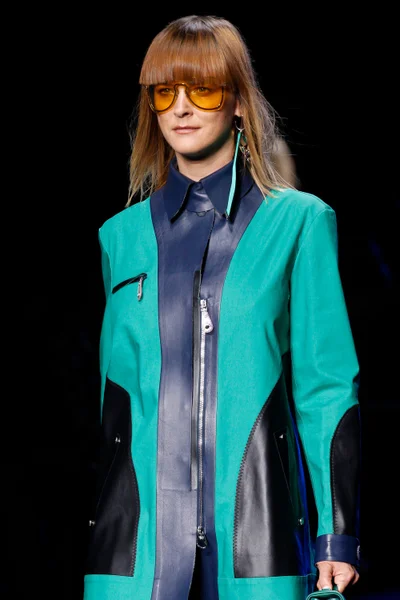 Look 16